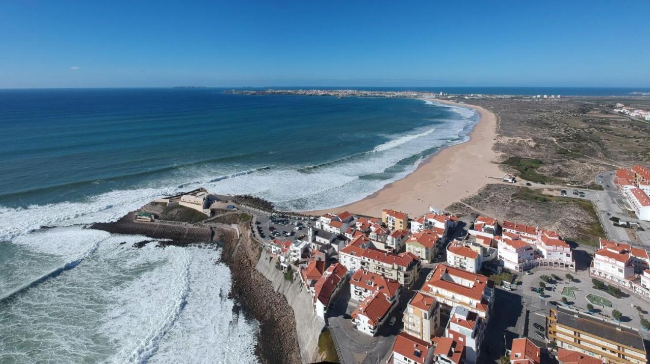 Surf And Stones Apartment Peniche Bagian luar foto