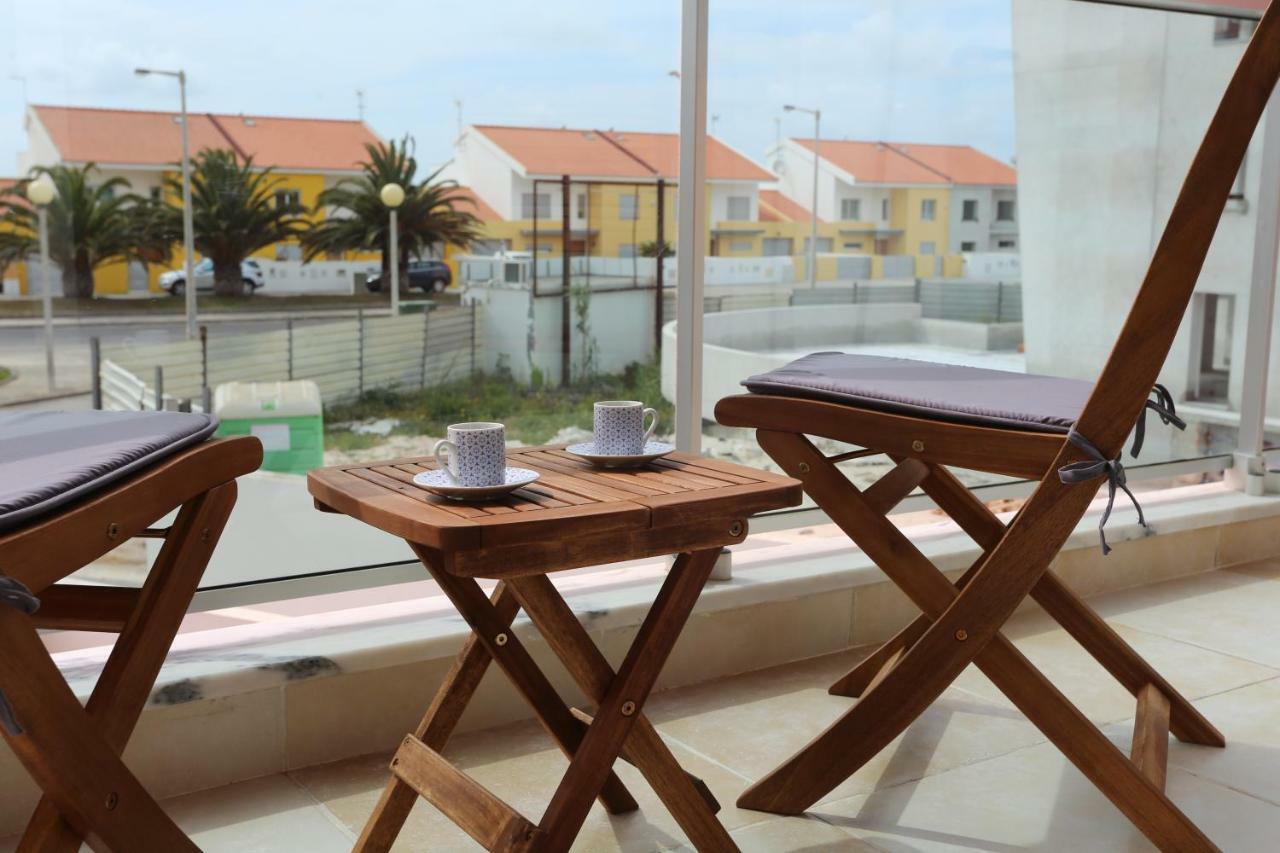 Surf And Stones Apartment Peniche Bagian luar foto